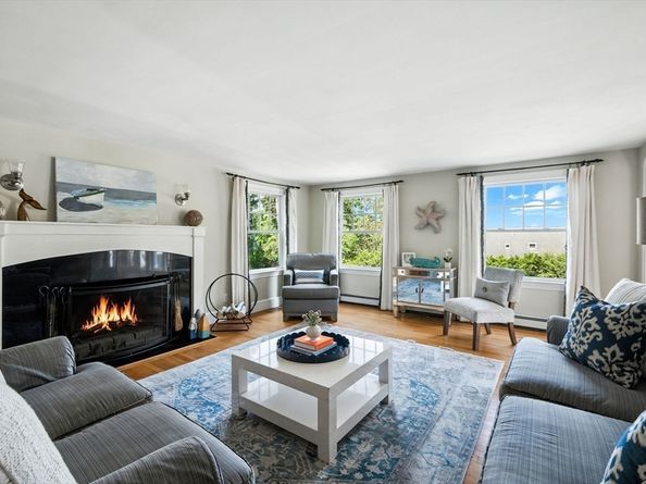 155 Village St, Marblehead MA 01945