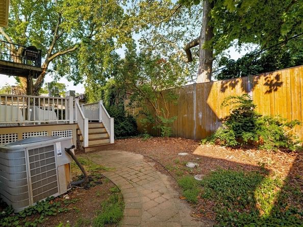 8 Naples Rd 1, Brookline MA 02446