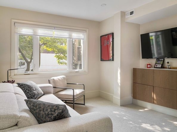 8 Naples Rd 1, Brookline MA 02446