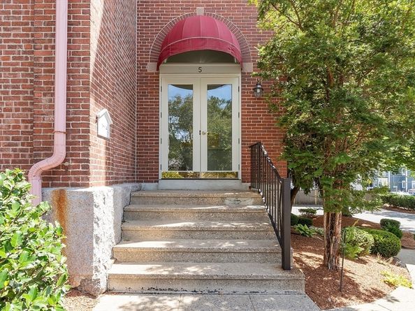5 School Street 6, Salem MA 01970