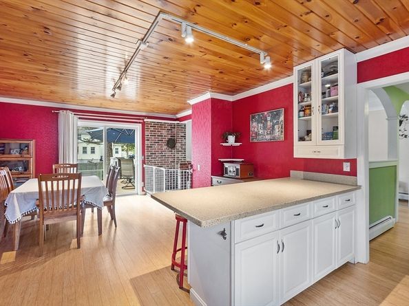 89 Benjamin St, Leominster MA 01453