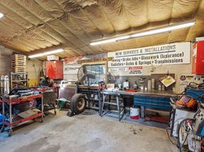 89 Benjamin St, Leominster MA 01453