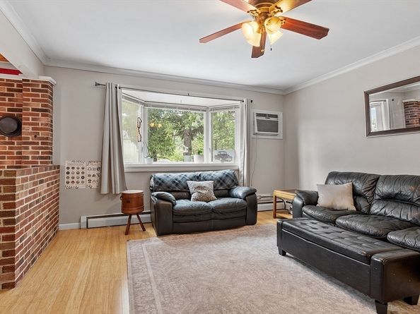 89 Benjamin St, Leominster MA 01453