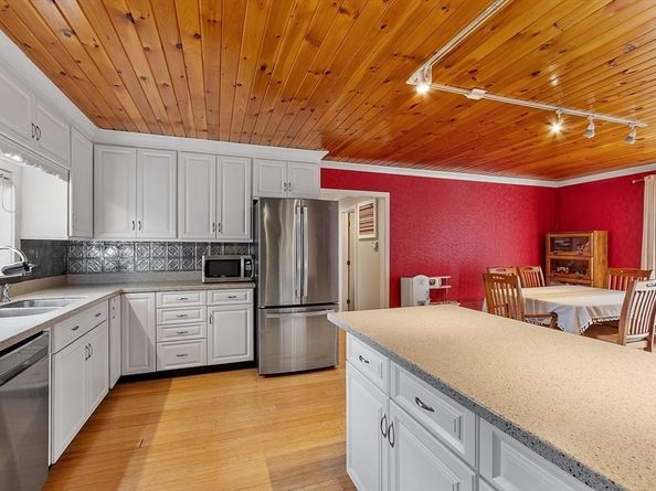 89 Benjamin St, Leominster MA 01453