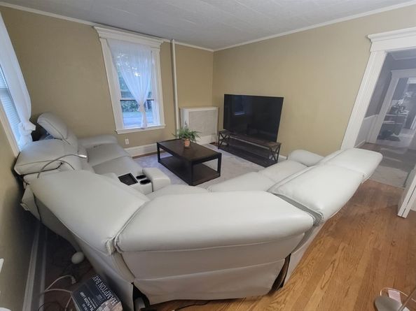 11 Doane St, Fitchburg MA 01420