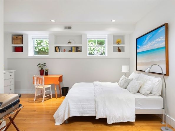 34 Hyslop, Brookline MA 02245