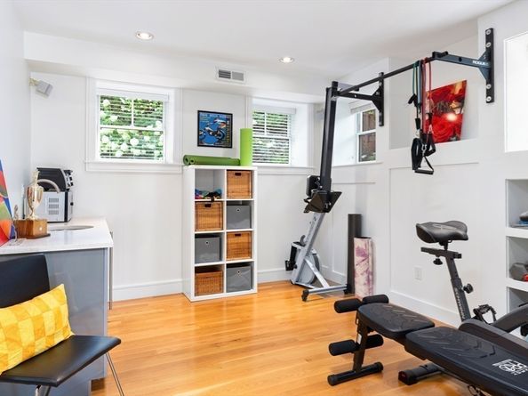 34 Hyslop, Brookline MA 02245