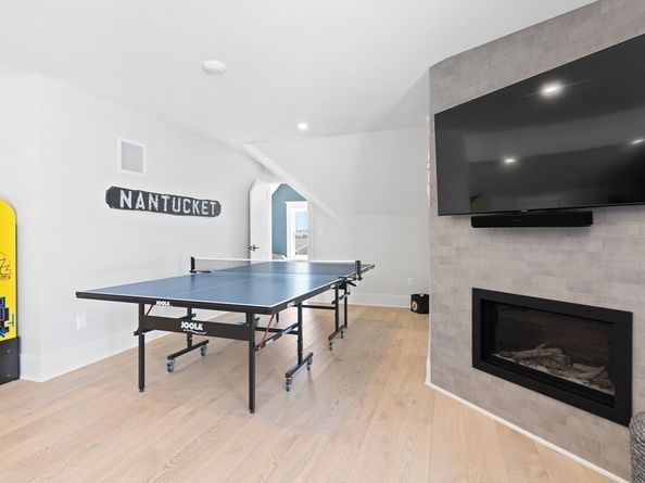 2 Beach Ln, Hingham MA 02043