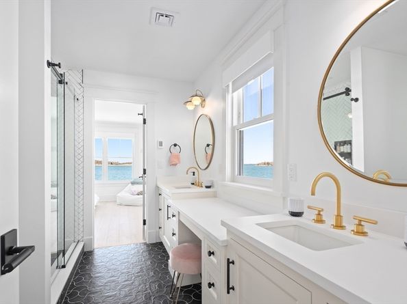 2 Beach Ln, Hingham MA 02043