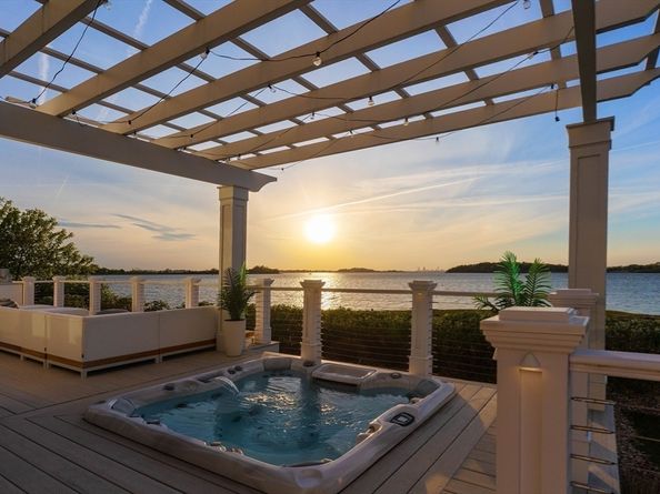2 Beach Ln, Hingham MA 02043