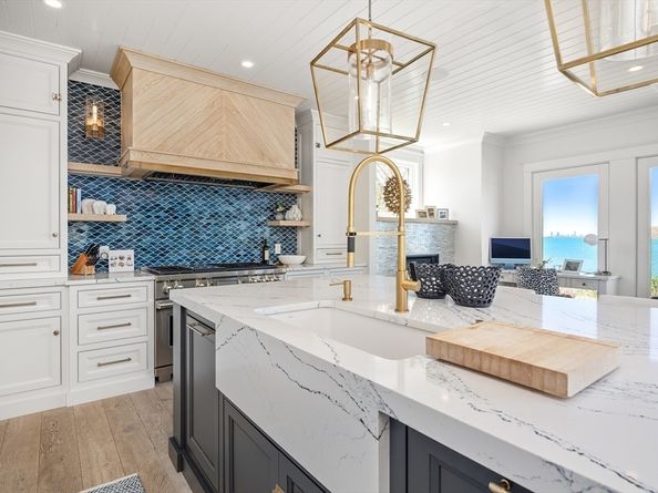 2 Beach Ln, Hingham MA 02043