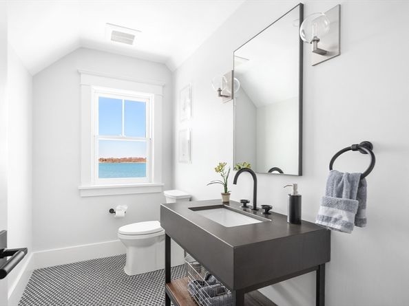 2 Beach Ln, Hingham MA 02043