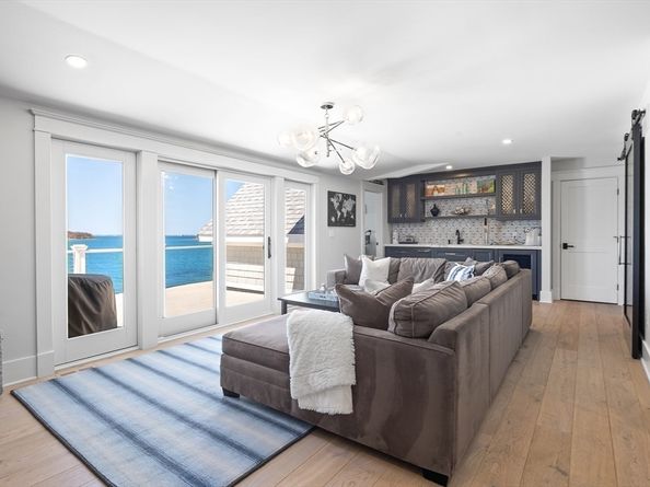 2 Beach Ln, Hingham MA 02043