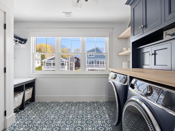 2 Beach Ln, Hingham MA 02043