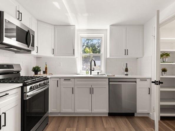 356 S Main St, Sharon MA 02067