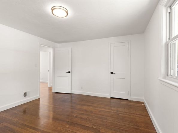 356 S Main St, Sharon MA 02067
