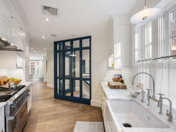 6 West Hill Place, Boston MA 02114