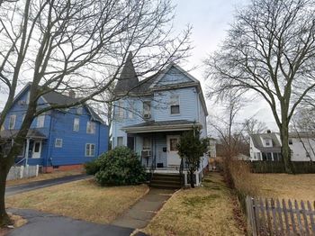 31 Sharon St