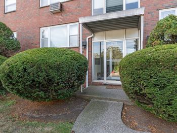 974 N Main St