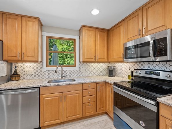 6 Sunrise Avenue, Auburn MA 01501