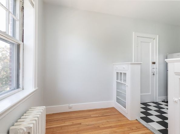 22 Concord Ave 10, Cambridge MA 02138