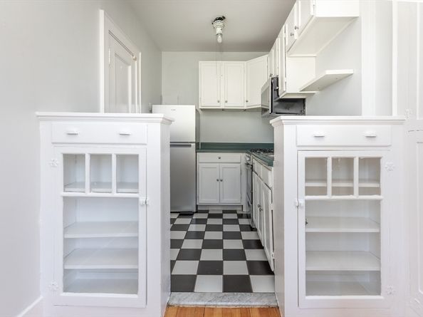 22 Concord Ave 10, Cambridge MA 02138
