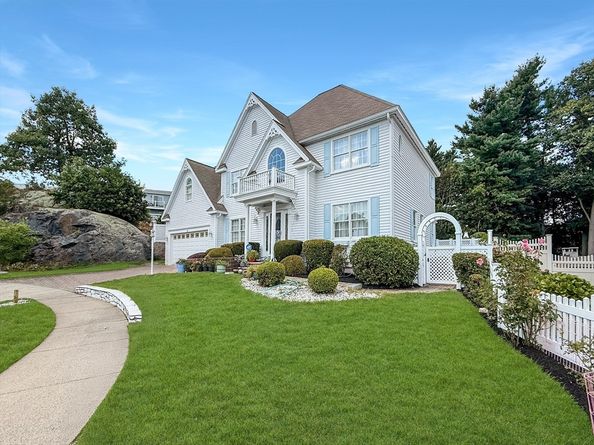 5 Blueberry Ln, Stoneham MA 02180