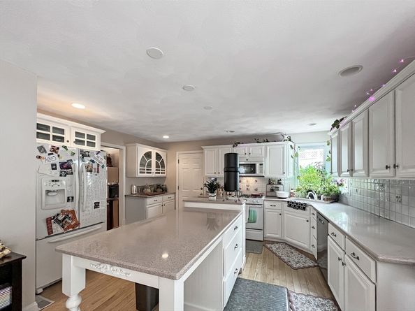 5 Blueberry Ln, Stoneham MA 02180
