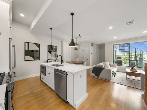 391 Bunker Hill St PH, Boston MA 02129