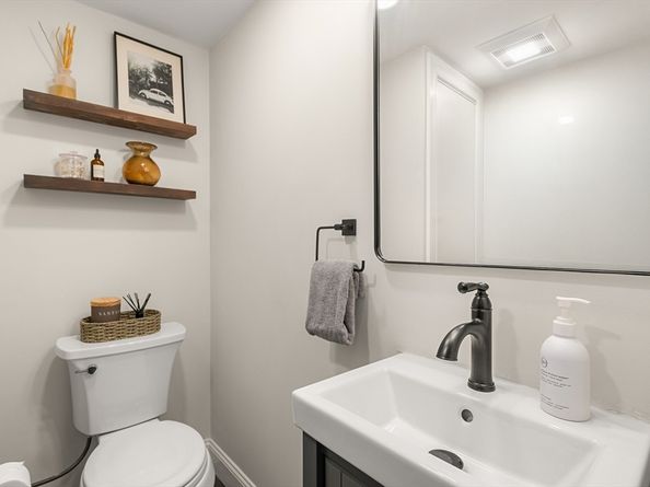 391 Bunker Hill St PH, Boston MA 02129