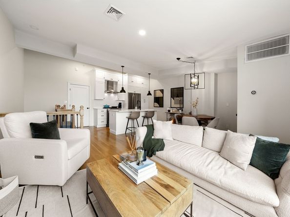 391 Bunker Hill St PH, Boston MA 02129