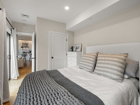 391 Bunker Hill St PH, Boston MA 02129