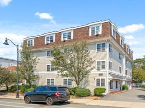 31 Elliott St 2B, Beverly MA 01915