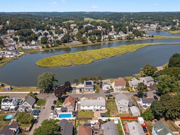 26 Spencer Ave, Saugus MA 01906