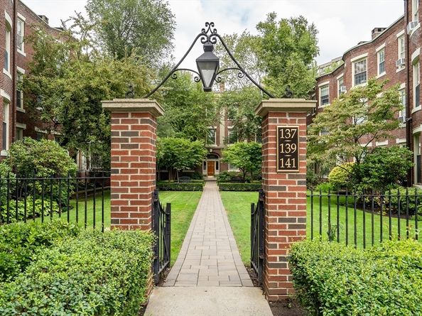 141 Beaconsfield Rd 6, Brookline MA 02445