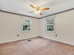 50 Hartford Ave E, Mendon MA 01756
