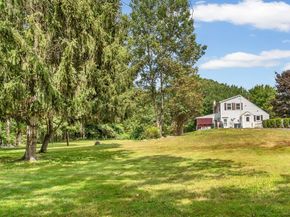 50 Hartford Ave E, Mendon MA 01756