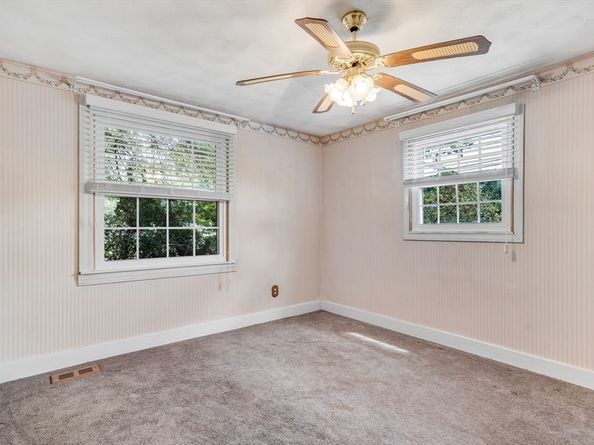 50 Hartford Ave E, Mendon MA 01756