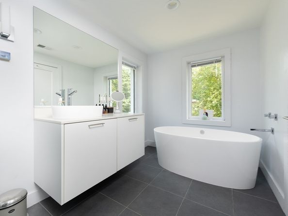 49 Powisset St, Dover MA 02030