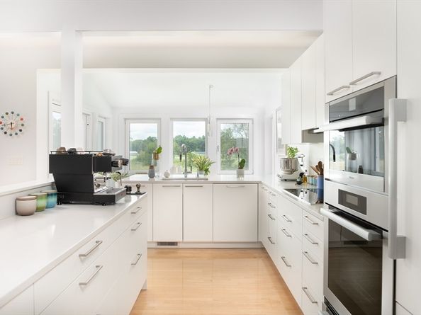 49 Powisset St, Dover MA 02030