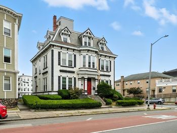 121 N Common