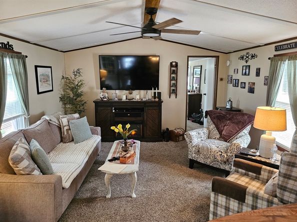 135 Pine Avenue, Sturbridge MA 01566