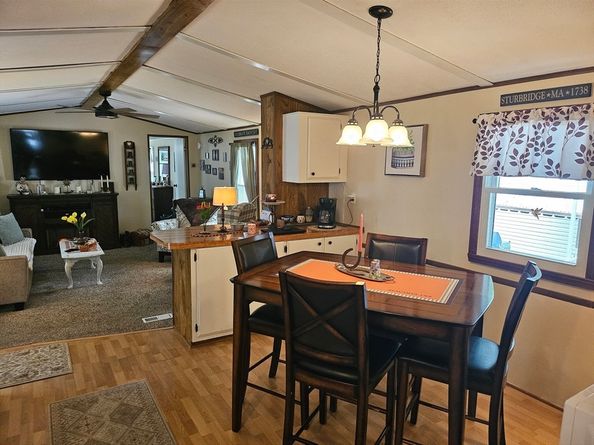 135 Pine Avenue, Sturbridge MA 01566