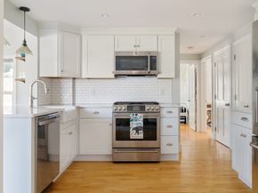 33 Pilgrim St, North Andover MA 01845