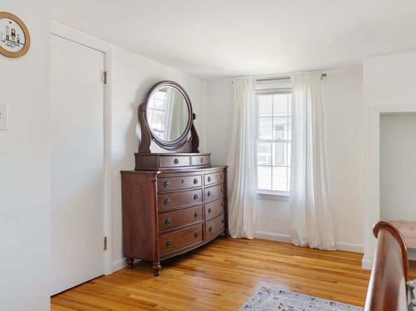 33 Pilgrim St, North Andover MA 01845