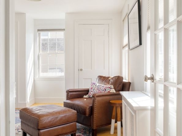 33 Pilgrim St, North Andover MA 01845