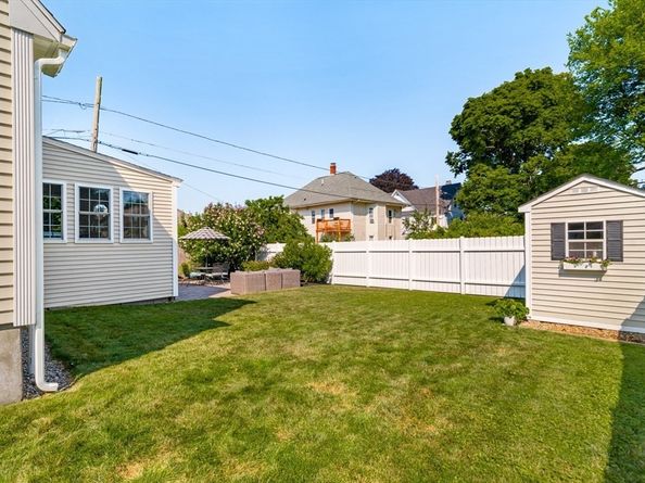 33 Pilgrim St, North Andover MA 01845