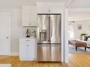 33 Pilgrim St, North Andover MA 01845