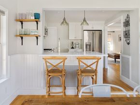 33 Pilgrim St, North Andover MA 01845