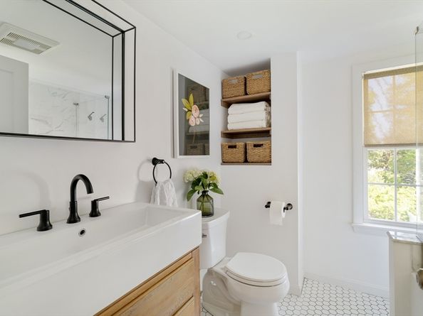 33 Pilgrim St, North Andover MA 01845